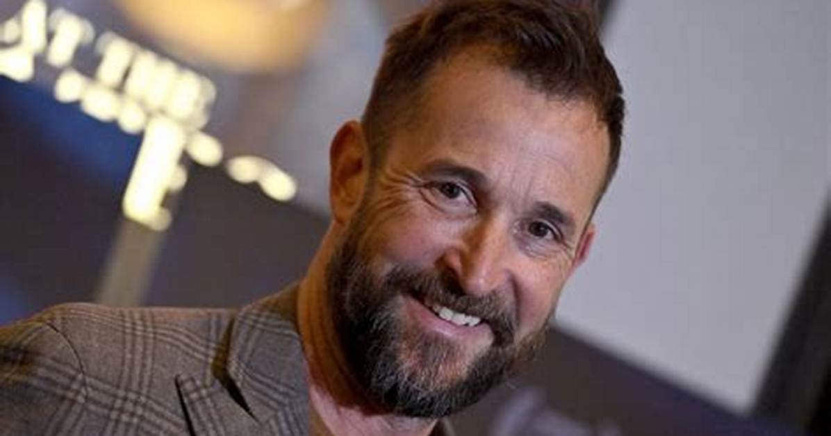 Noah Wyle Net Worth – How Much Is Wyle Worth?