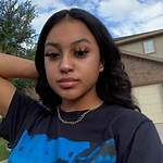 Prettyluhhazel Bio, Wiki, Age, Boyfriend, Instagram, Tiktok, Merch, and Net Worth