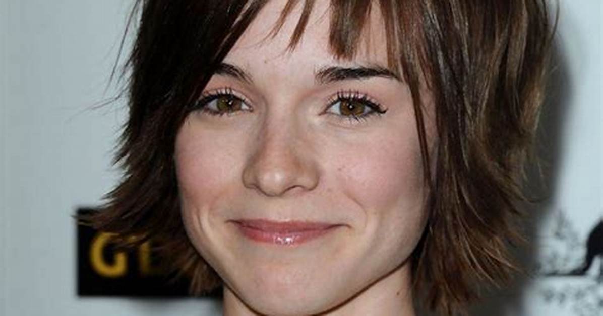 Renee Felice Smith – Biography, Facts & Life Story