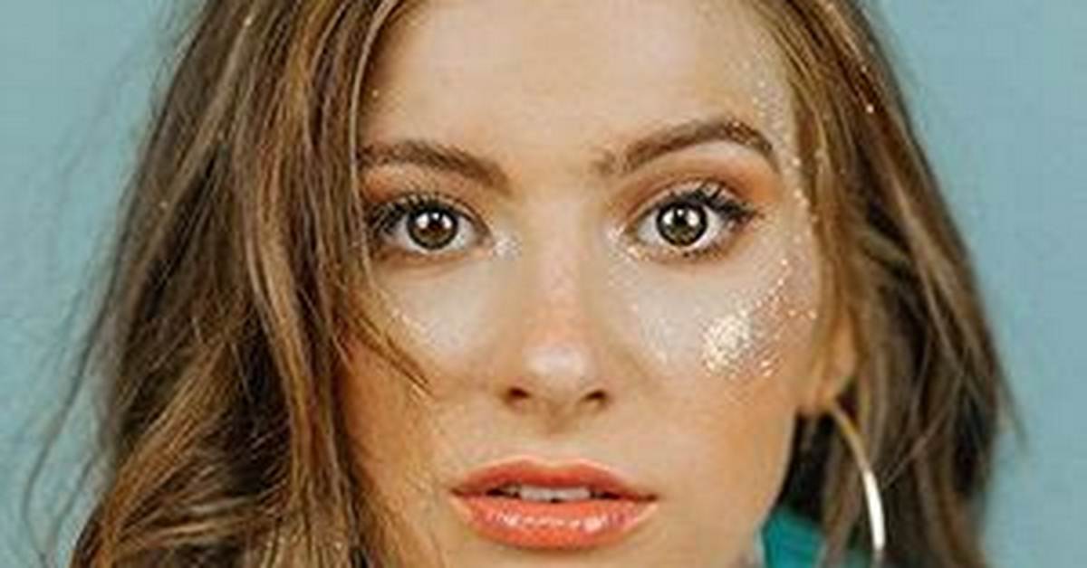 Riley Clemmons Net Worth