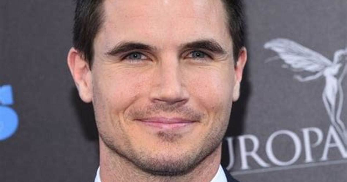 Robbie Amell Net Worth – How Much Is Amell Worth?