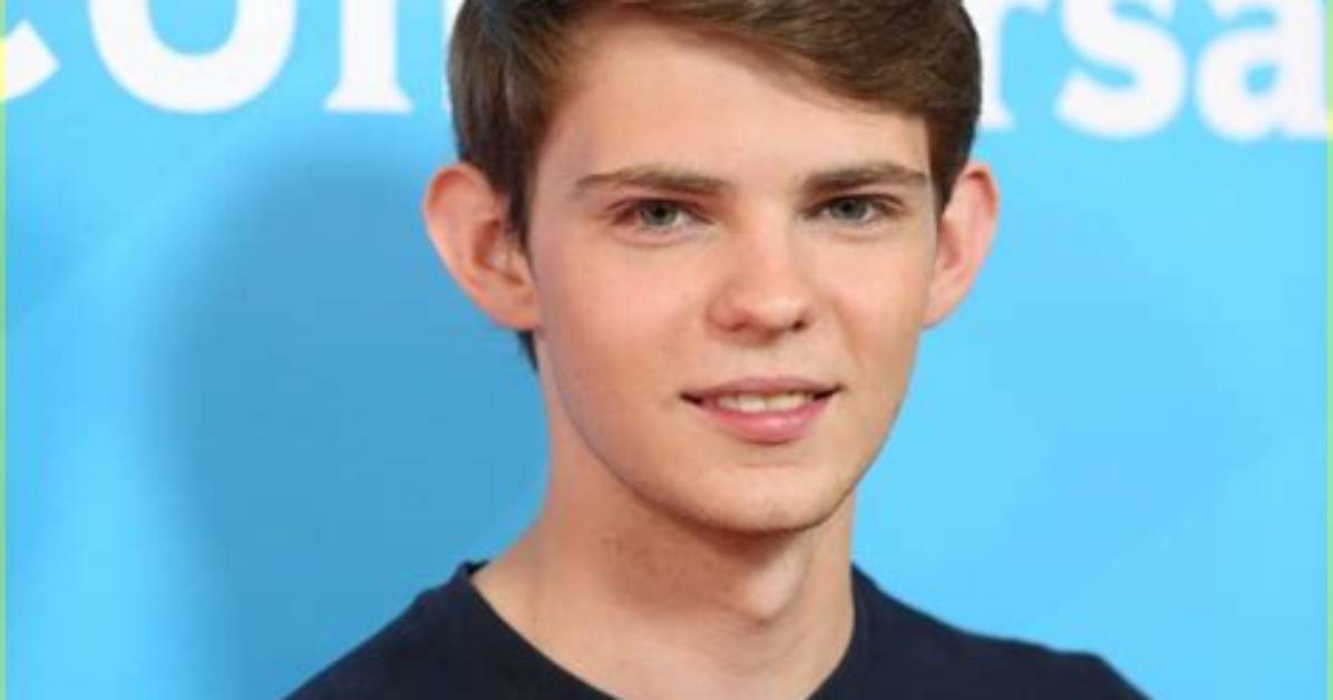 Robbie Kay- Net Worth, Age, Height, Girlfriend, Ethnicity and Wiki!