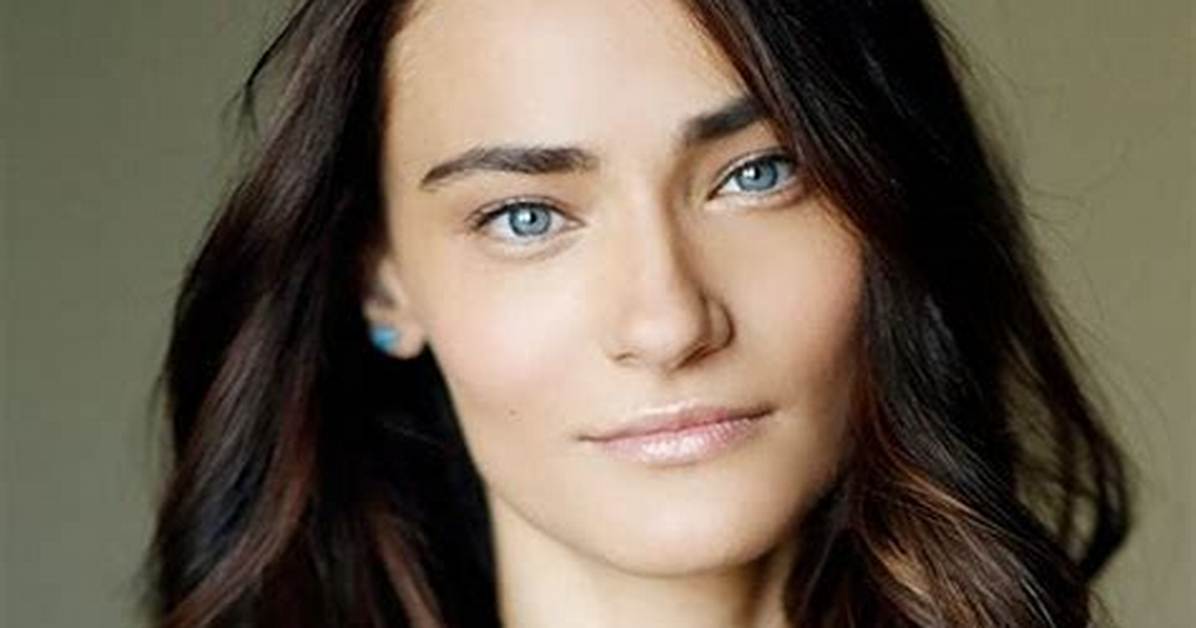 Saadet Aksoy – Biography, Facts & Life Story