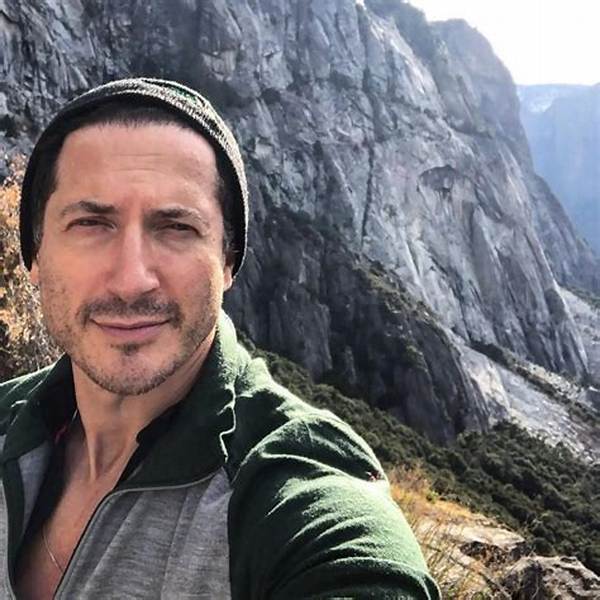 Sasha Roiz – Biography, Facts & Life Story