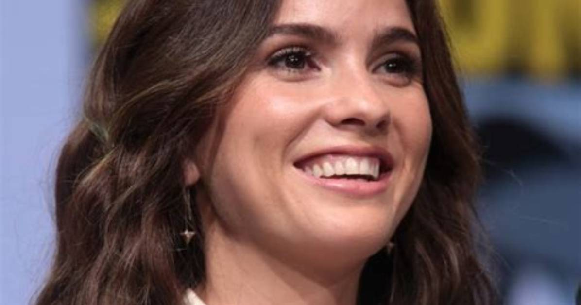 Shelley Hennig – Biography, Facts & Life Story