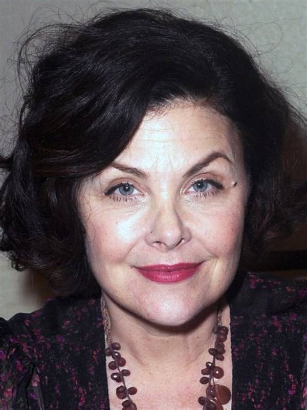 Sherilyn Fenn Bio, Wiki, Age, Husband, Twin Peaks, and Net Worth