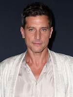 Simon Rex