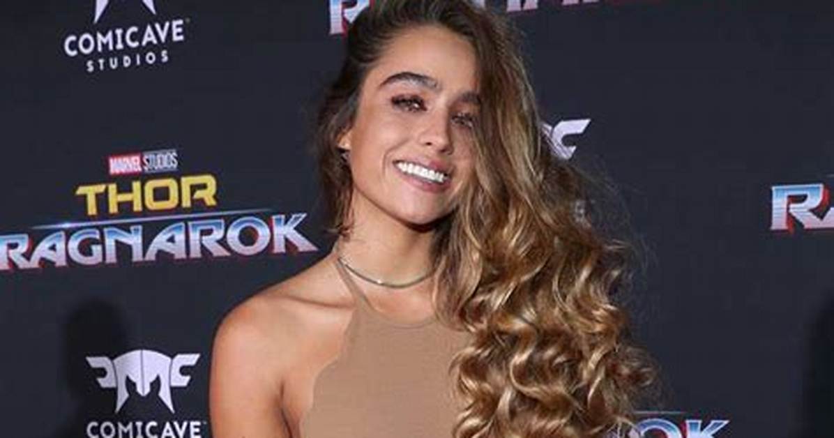 Sommer Ray | Relationship Status in 2023: Her Boyfriend