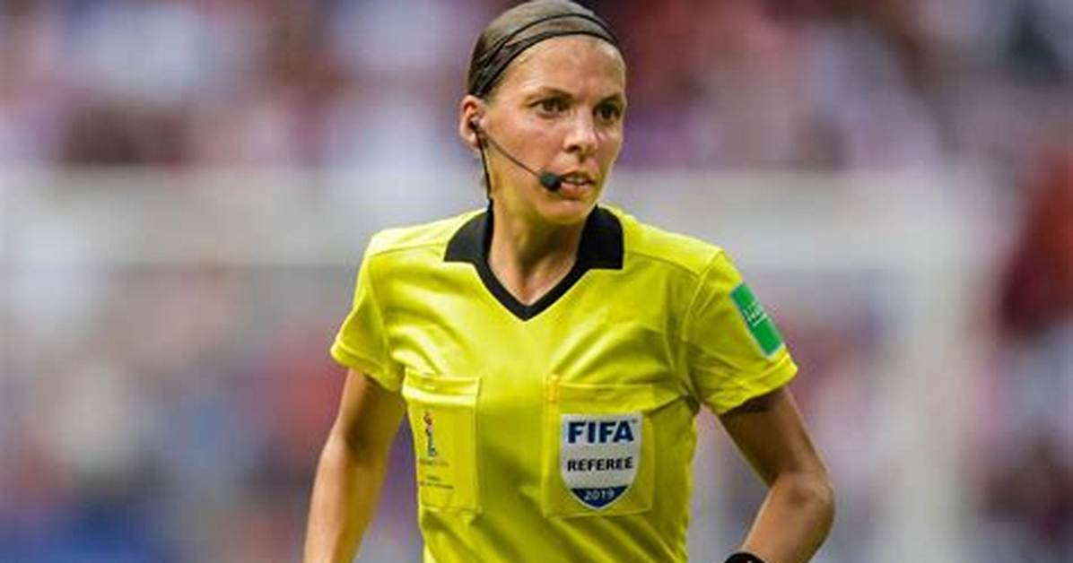 St%C3%A9Phanie Frappart Wiki Height Net Worth Husband 150. Jpg
