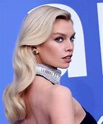 Stella Maxwell Net Worth – How Much Is Stella Maxwell Worth?