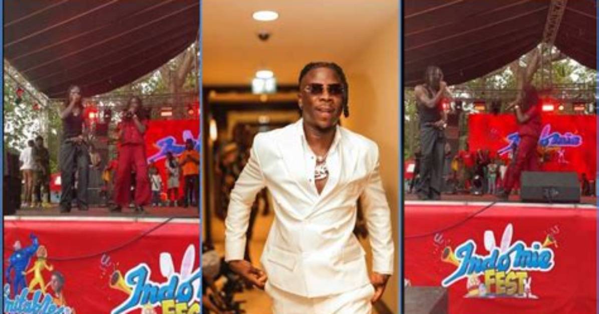 Stonebwoy Performs into the Future with Young Fan on Stage, She Sings His Song Word for Word