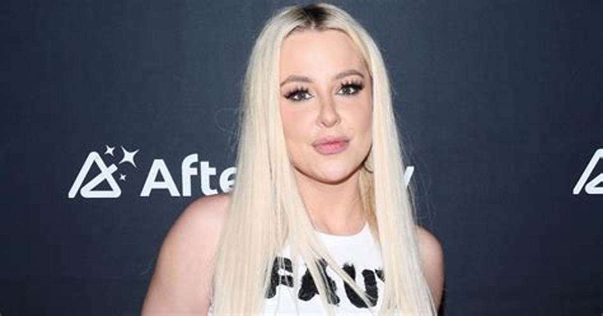 Tana Mongeau Spilled Major Tea on Her "Throuple" Relationship with Bella Thorne and Mod Sun