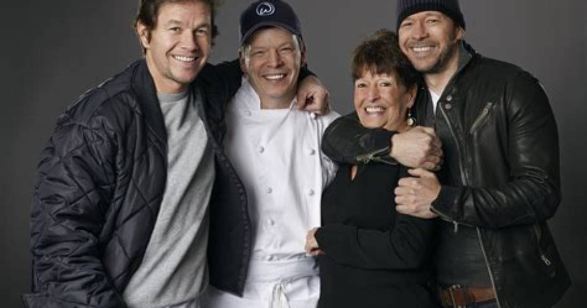 The Wahlberg Family: Wahlburgers. | Thecelebsinfo