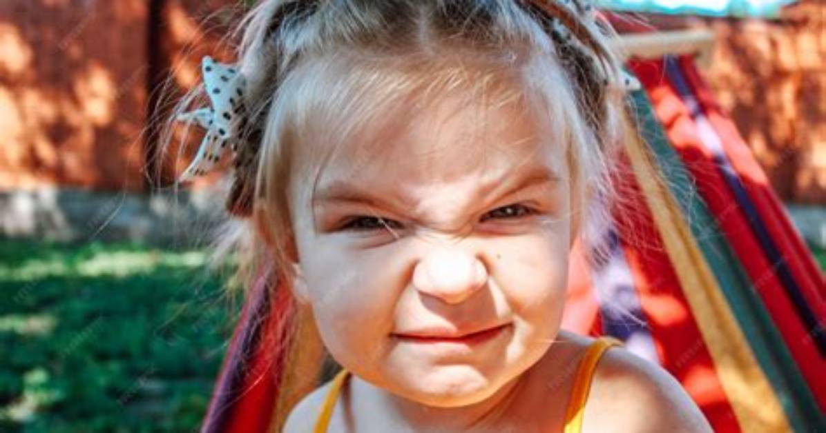 “This Is Really Bad”: Little Girl Flaunts Long Artificial Nails at Swimming Pool, Video Sparks Outrage