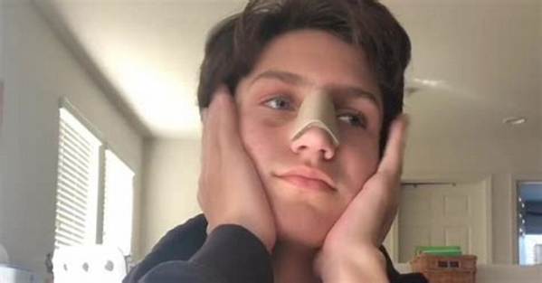 Tiktok Star Lilhuddy Got Diss-Tracked for Allegedly Cheating on Charli D'amelio