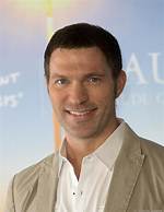 Travis Knight Height