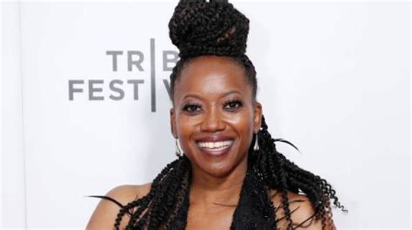 Who Is Erika Alexander Father Robert Alexander? Mother Sammie