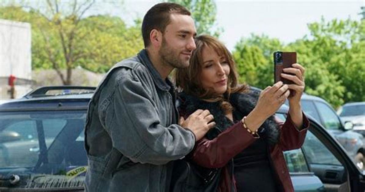 Who Play's Stephen's Manipulative Mom in Hulu's 'Tell Me Lies'?